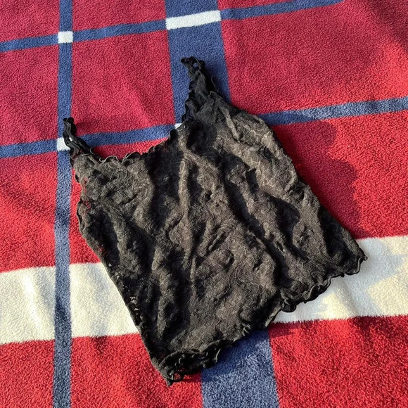 lettuce trim black mesh tank
Vintage Kiki 
OS One size fits all - Picture 2 of 4